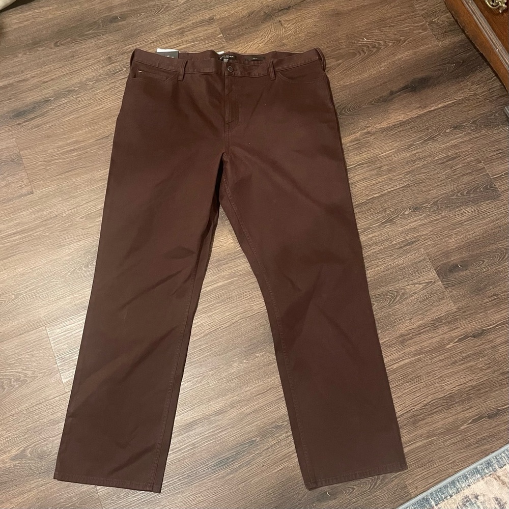 BANANA REPUBLIC MENS BROWN PANTS TRAVELER, Size 42x34 Soft material NWT